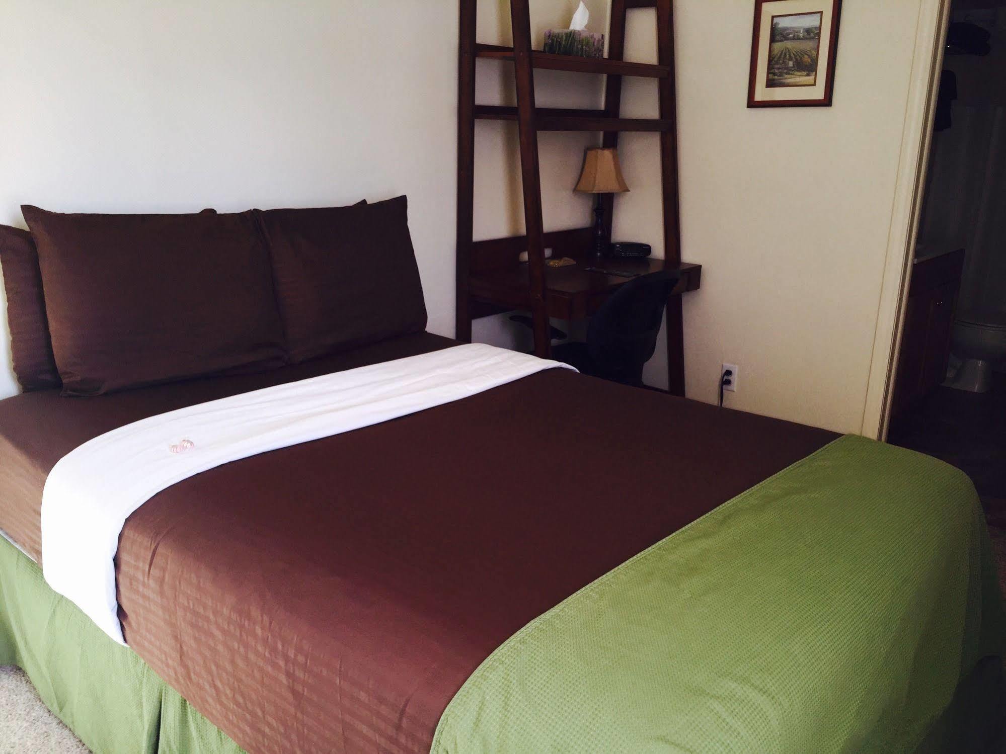 The At Hotel